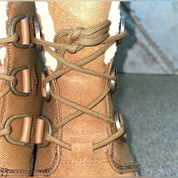 SOREL Tivoli IV Lug Sole Boots Tan/ Olive Green Size 8.5  Excellent condition. - Picture 11 of 12